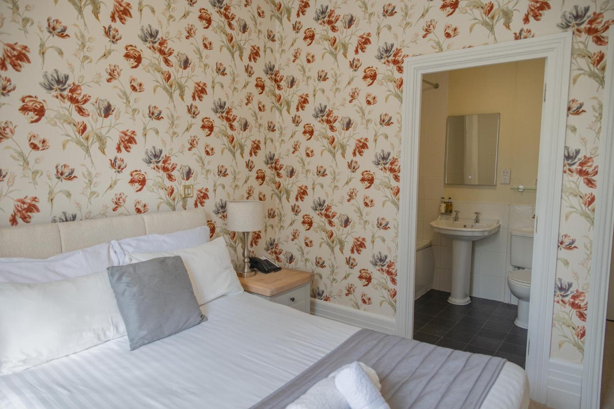 Woodland Manor Hotel Бедфорд Екстериор снимка