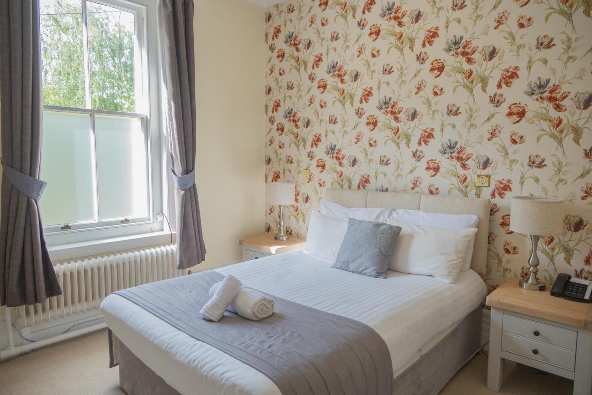 Woodland Manor Hotel Бедфорд Екстериор снимка