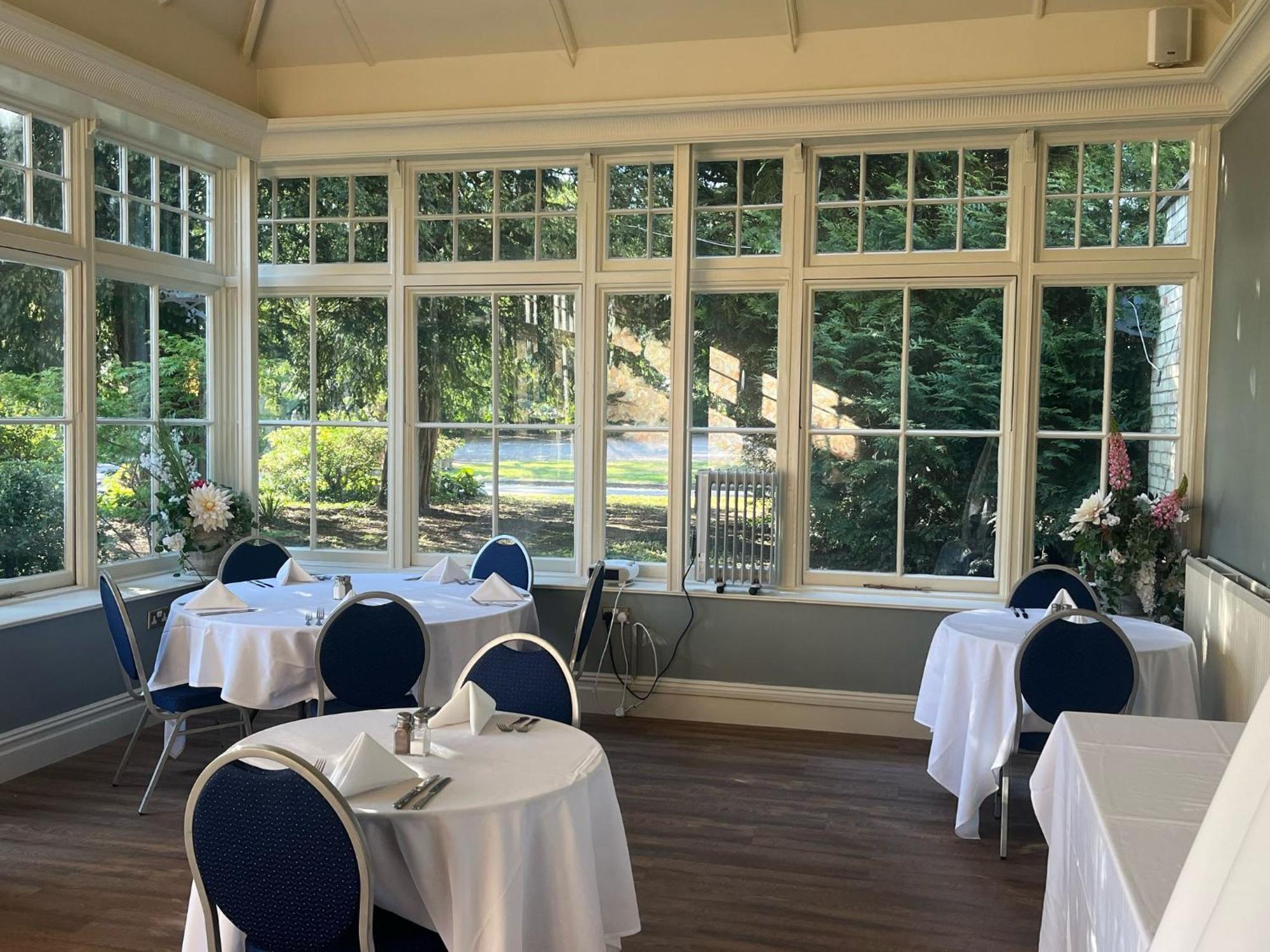 Woodland Manor Hotel Бедфорд Екстериор снимка